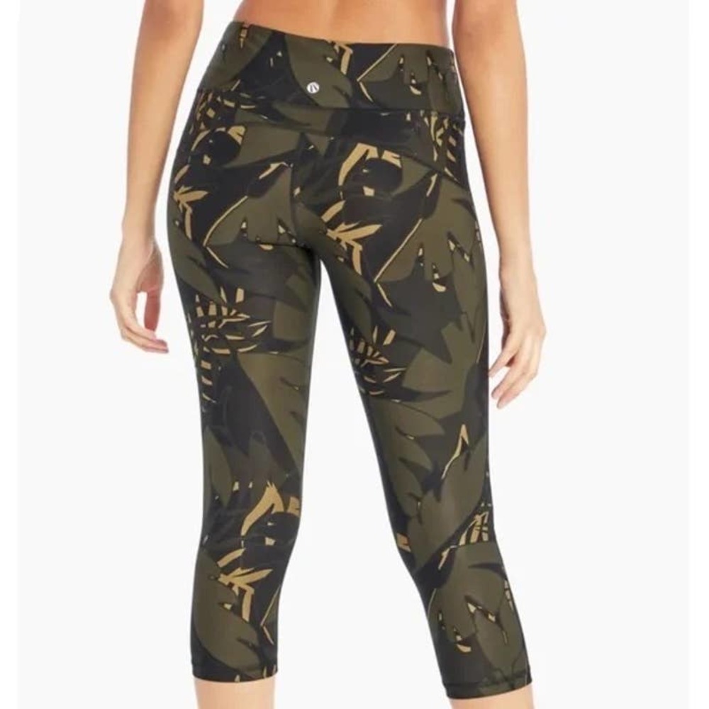 Marika Sport Palm Printed Capri Legging| Size: Small(4-6)